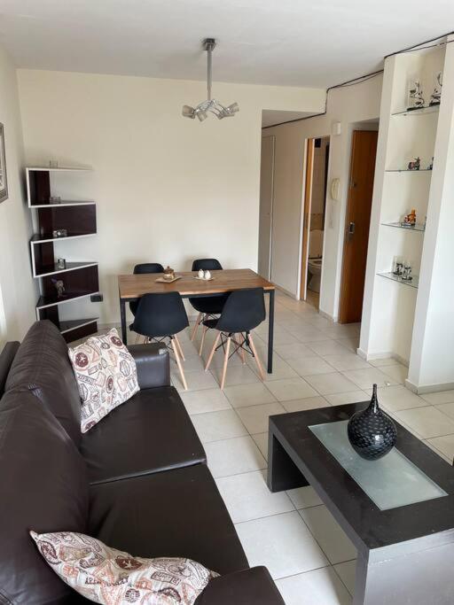 Apartamento Cómodo Y Luminoso Depto. Céntrico. Equipado